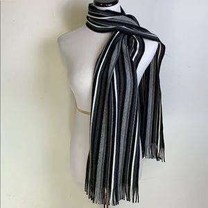 NWT Roundtree and Yorke Scarf